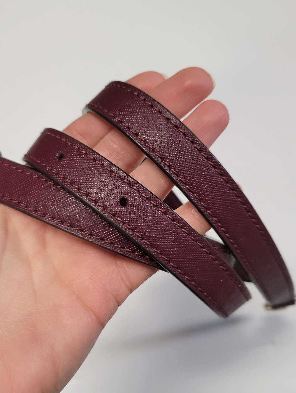 Michael Kors Burgundy Saffiano Leather Replacement Purse Strap Gold Hardware 40" - Picture 5 of 5